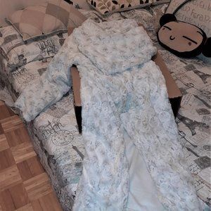 Throw on softie COSY w/SLEEVES white/grey, as new